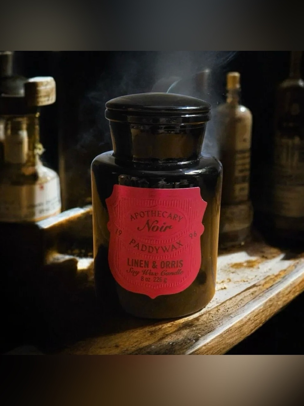 PADDYWAX Linen & Orris Apothecary Noir Candle